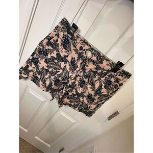 Loft women’s size 8 pink paisley shorts